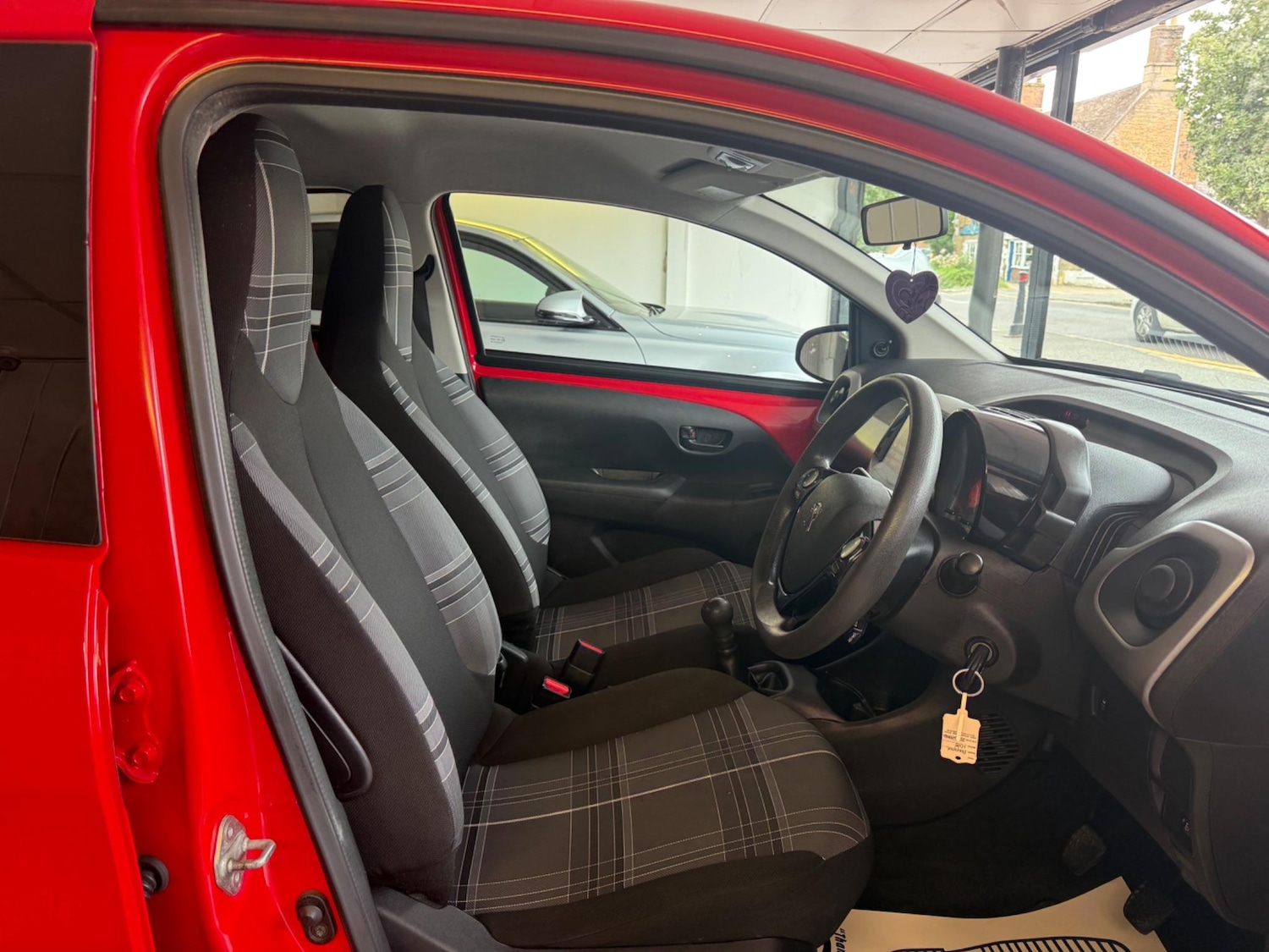 Used Peugeot 108 2017 for sale - 76995017: Photo 9