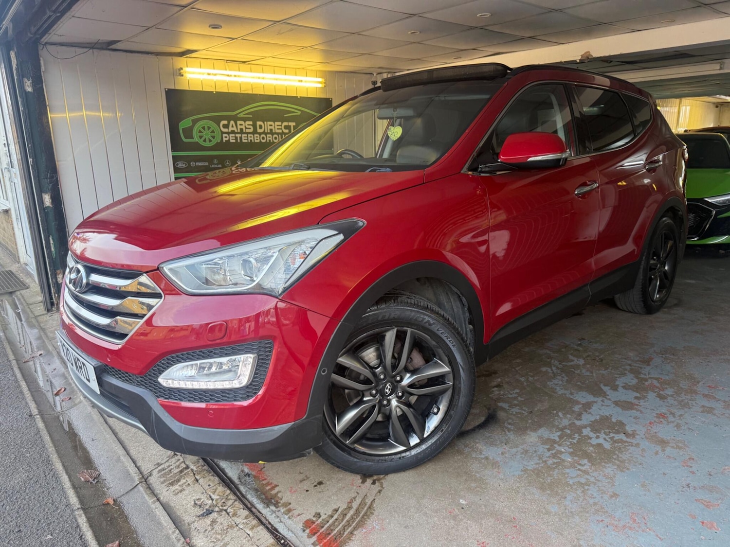 Used Hyundai Santa Fe 2014 for sale - 76521901: Photo 2