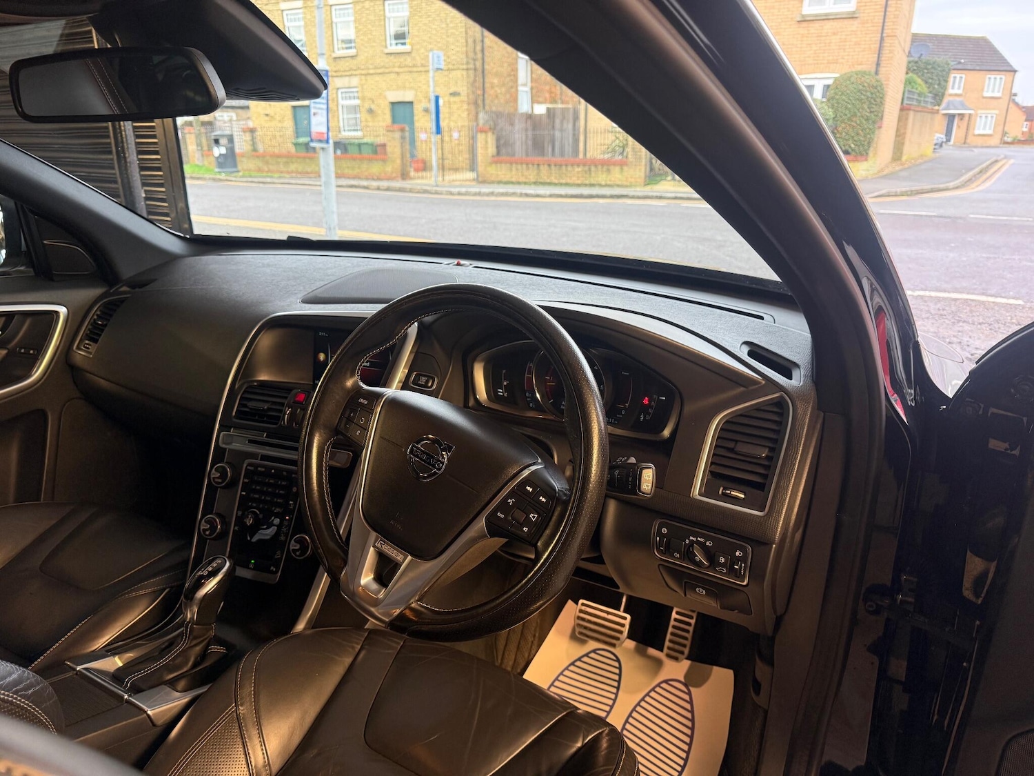 Used Volvo XC60 2015 for sale - 76975520: Photo 11