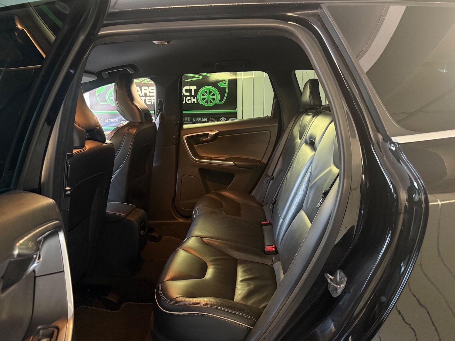 Used Volvo XC60 2015 for sale - 76975520: Photo 13