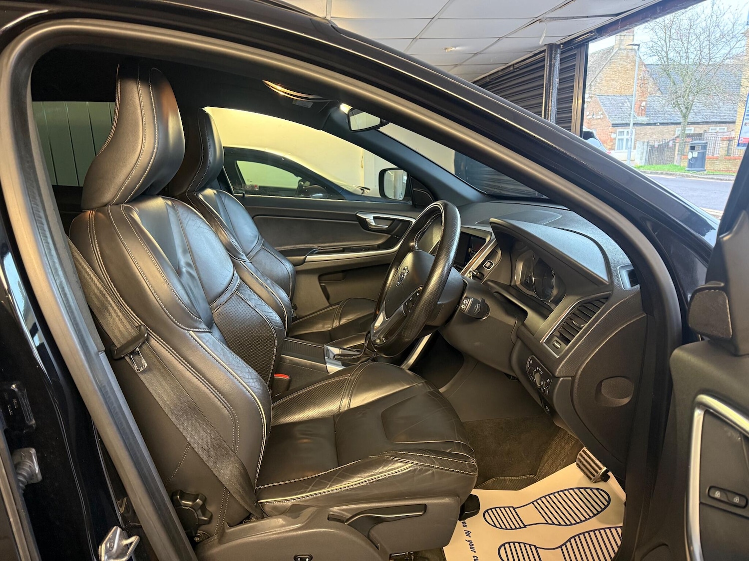 Used Volvo XC60 2015 for sale - 76975520: Photo 9