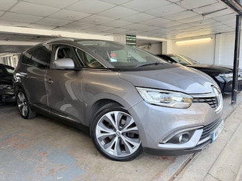 Used Renault Grand Scenic 2017 for sale - 79464301: Photo