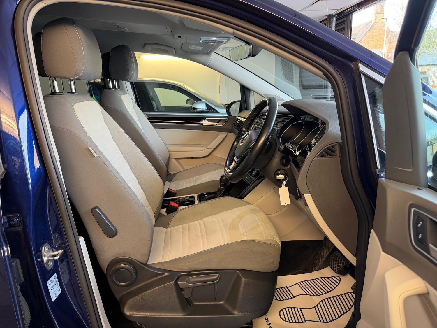 Used Volkswagen Touran 2016 for sale - 77344434: Photo 10