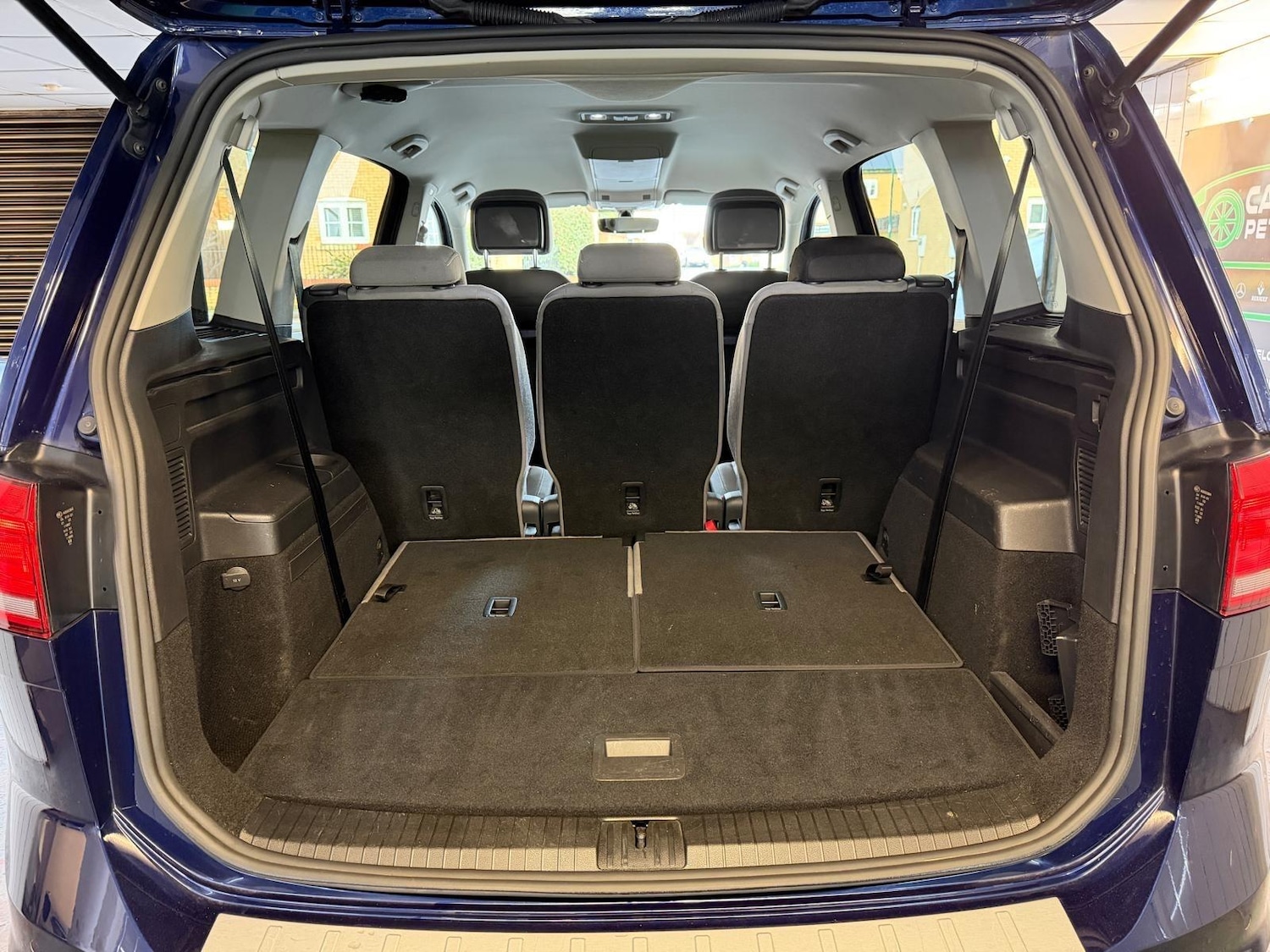 Used Volkswagen Touran 2016 for sale - 77344434: Photo 17