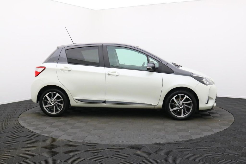 Used Toyota Yaris 2019 for sale - 77212172: Photo 2