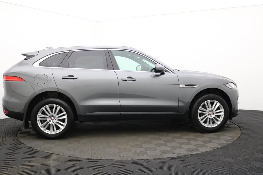 Used Jaguar F-Pace 2017 for sale - 77263864: Photo 2