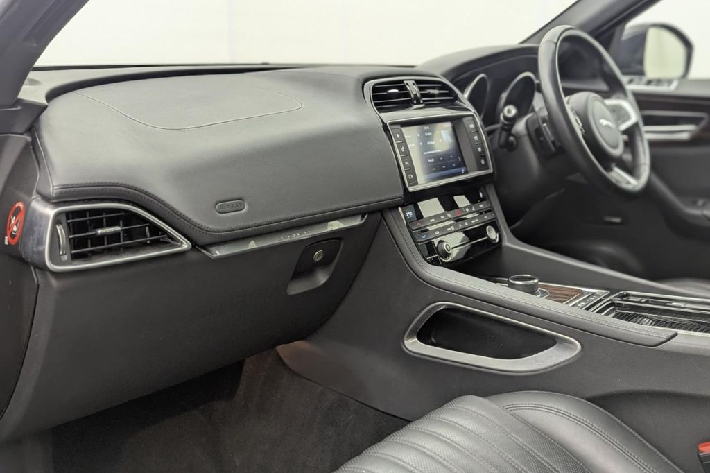 Used Jaguar F-Pace 2017 for sale - 77263864: Photo 25