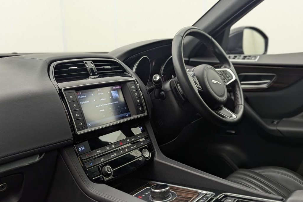 Used Jaguar F-Pace 2017 for sale - 77263864: Photo 27