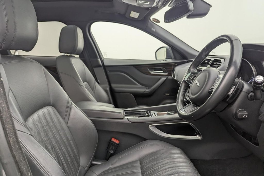 Used Jaguar F-Pace 2017 for sale - 77263864: Photo 3