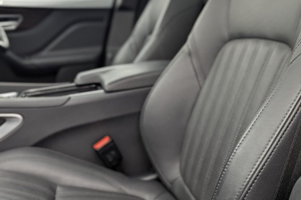 Used Jaguar F-Pace 2017 for sale - 77263864: Photo 32