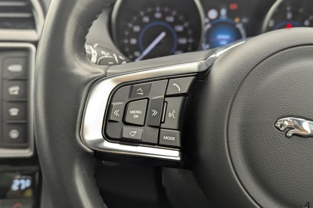 Used Jaguar F-Pace 2017 for sale - 77263864: Photo 39