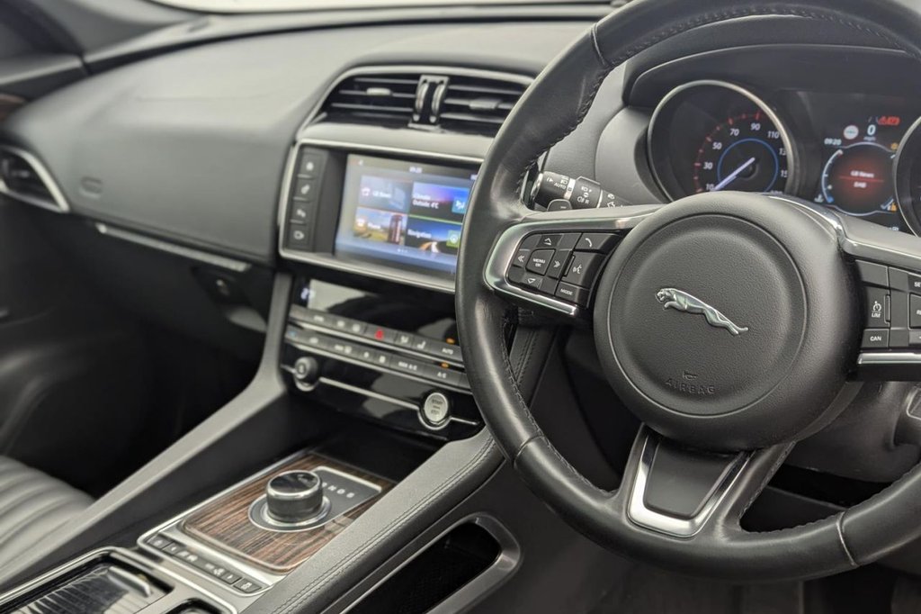 Used Jaguar F-Pace 2017 for sale - 77263864: Photo 45