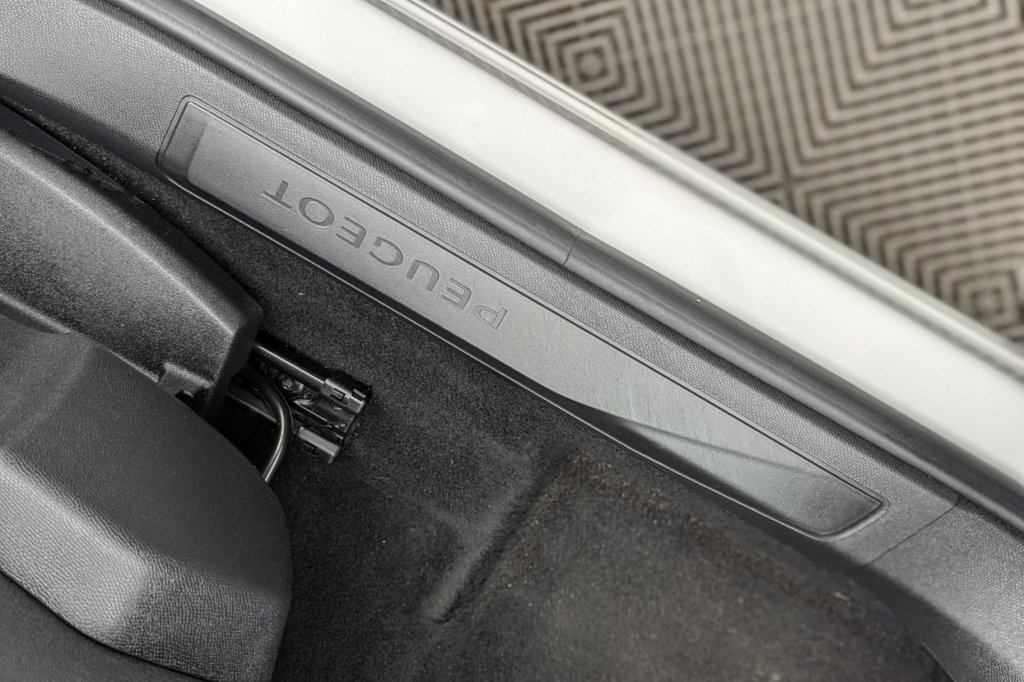 Used Peugeot 5008 2020 for sale - 77211900: Photo 34