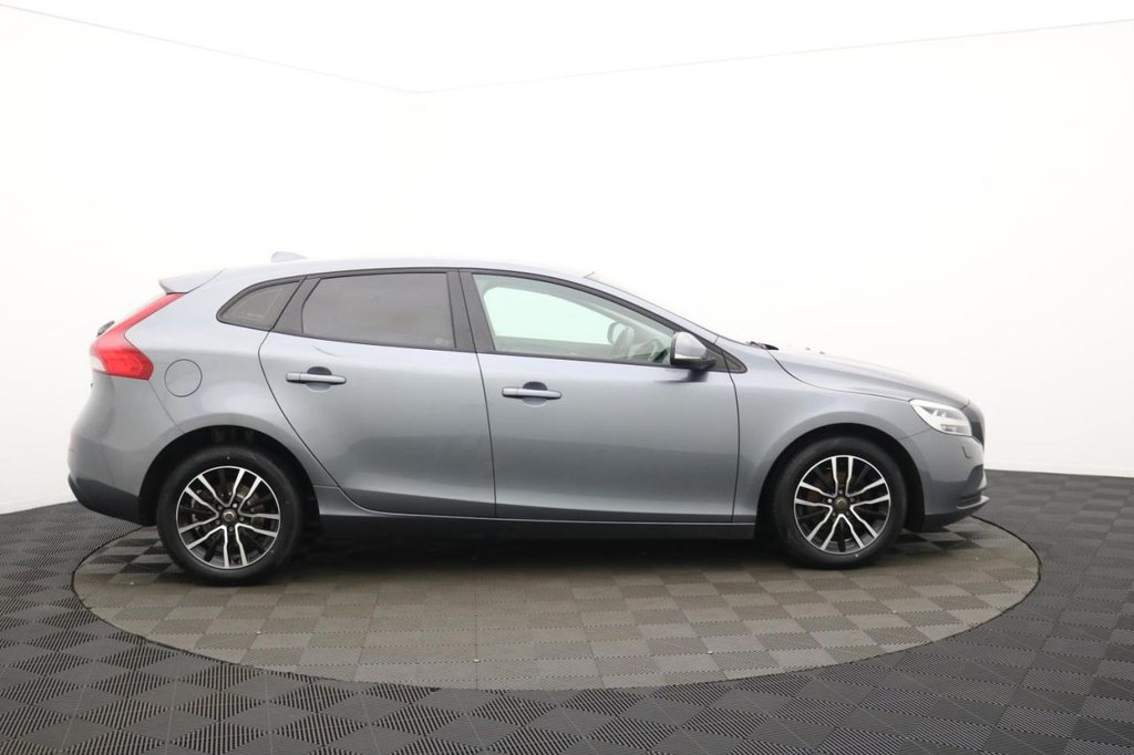 Used Volvo V40 2017 for sale - 77534965: Photo 2