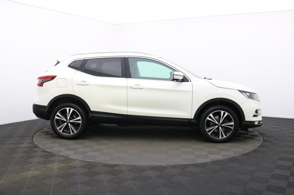 Used Nissan Qashqai 2017 for sale - 77212258: Photo 2