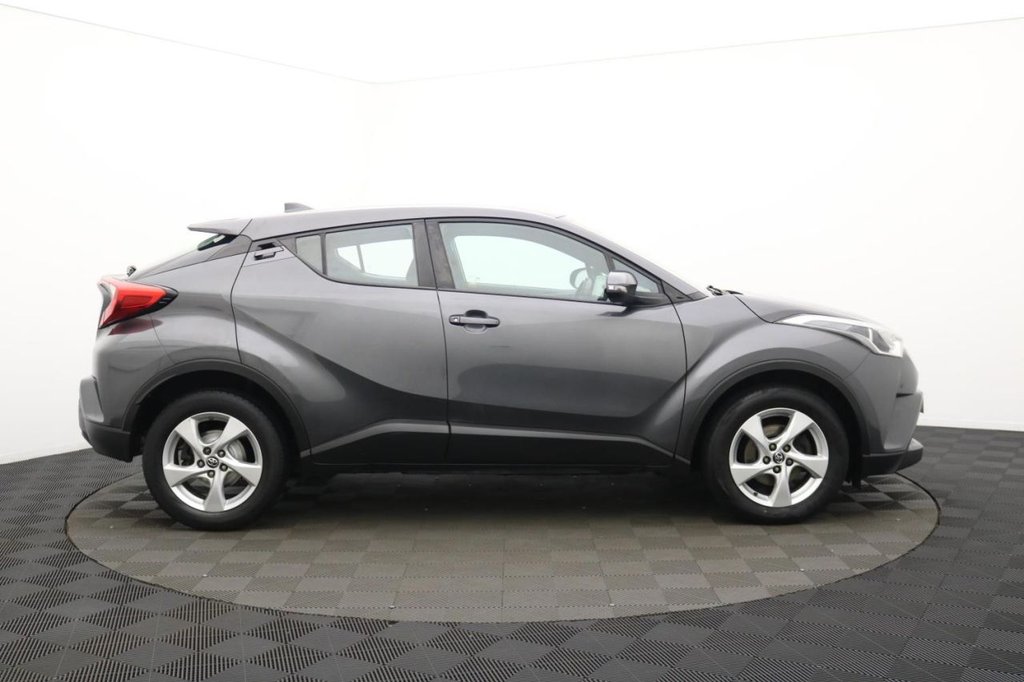 Used Toyota C-HR 2017 for sale - 77212913: Photo 2