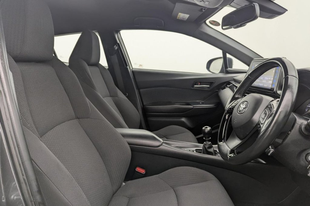 Used Toyota C-HR 2017 for sale - 77212913: Photo 3