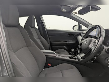 Used Toyota C-HR 2017 for sale - 77212913: Photo