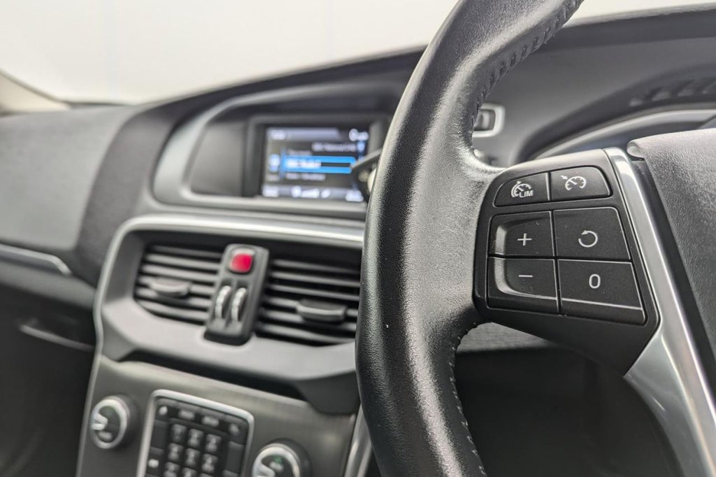 Used Volvo V40 2015 for sale - 77212196: Photo 12