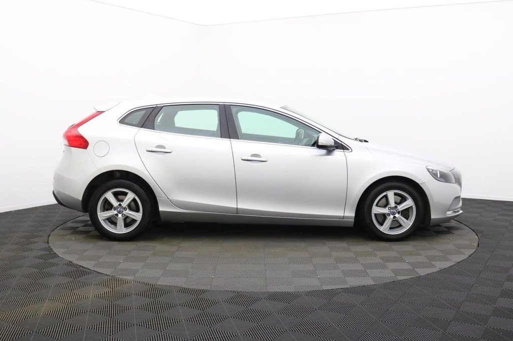 Used Volvo V40 2015 for sale - 77212196: Photo 2