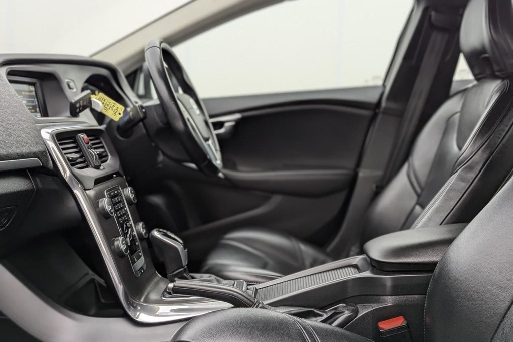 Used Volvo V40 2015 for sale - 77212196: Photo 21