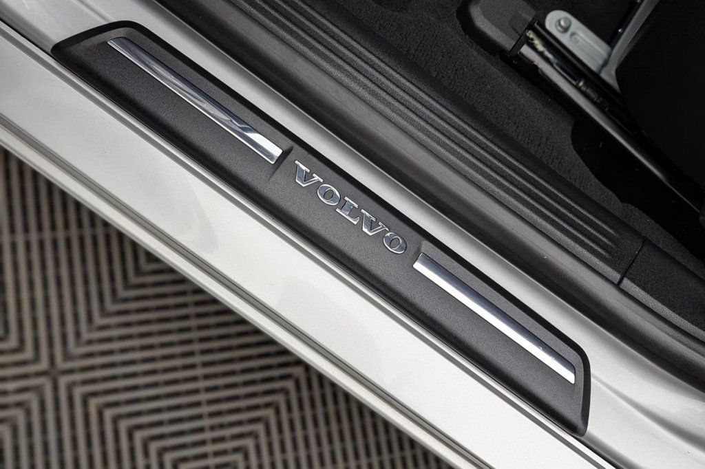 Used Volvo V40 2015 for sale - 77212196: Photo 25