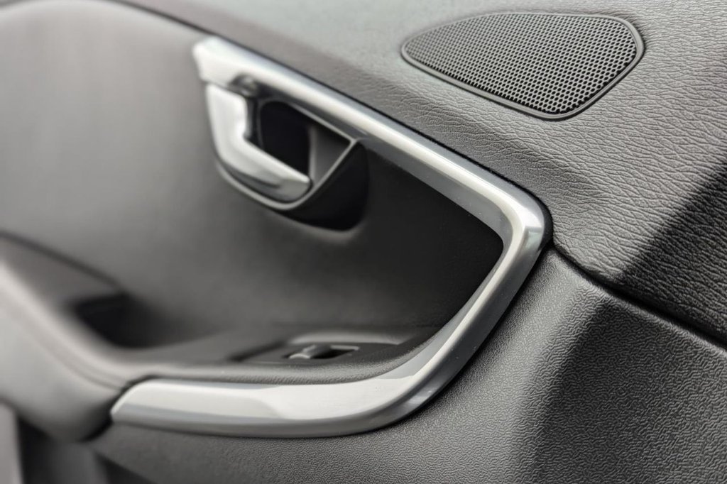 Used Volvo V40 2015 for sale - 77212196: Photo 27