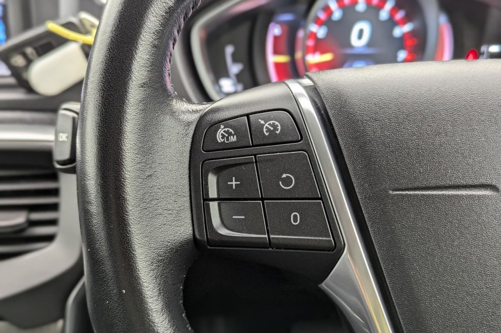 Used Volvo V40 2015 for sale - 77212196: Photo 29