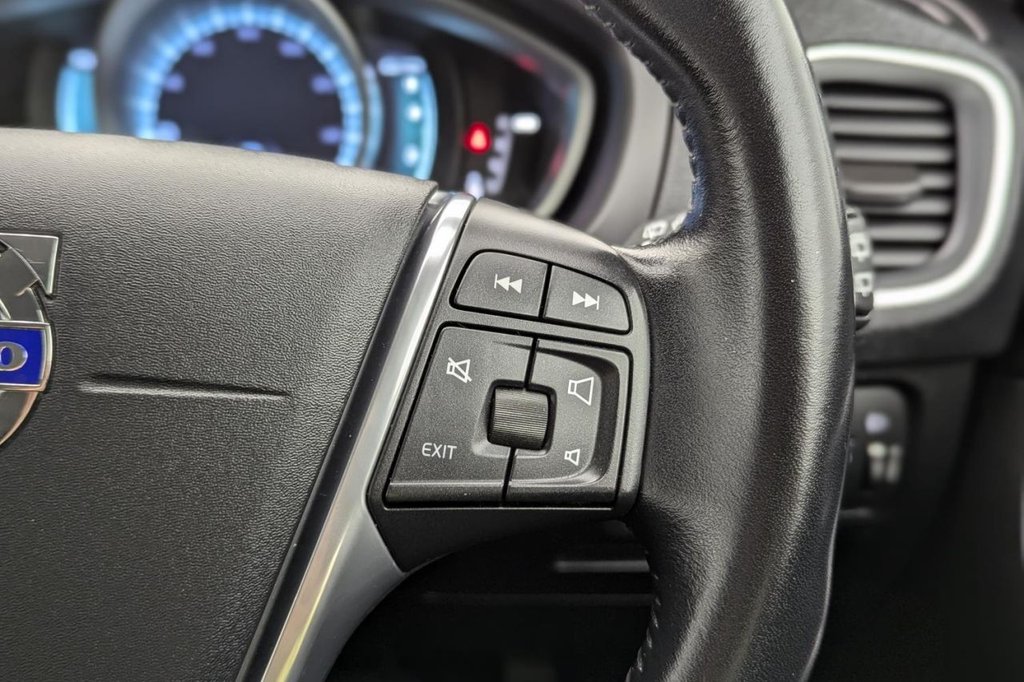 Used Volvo V40 2015 for sale - 77212196: Photo 31