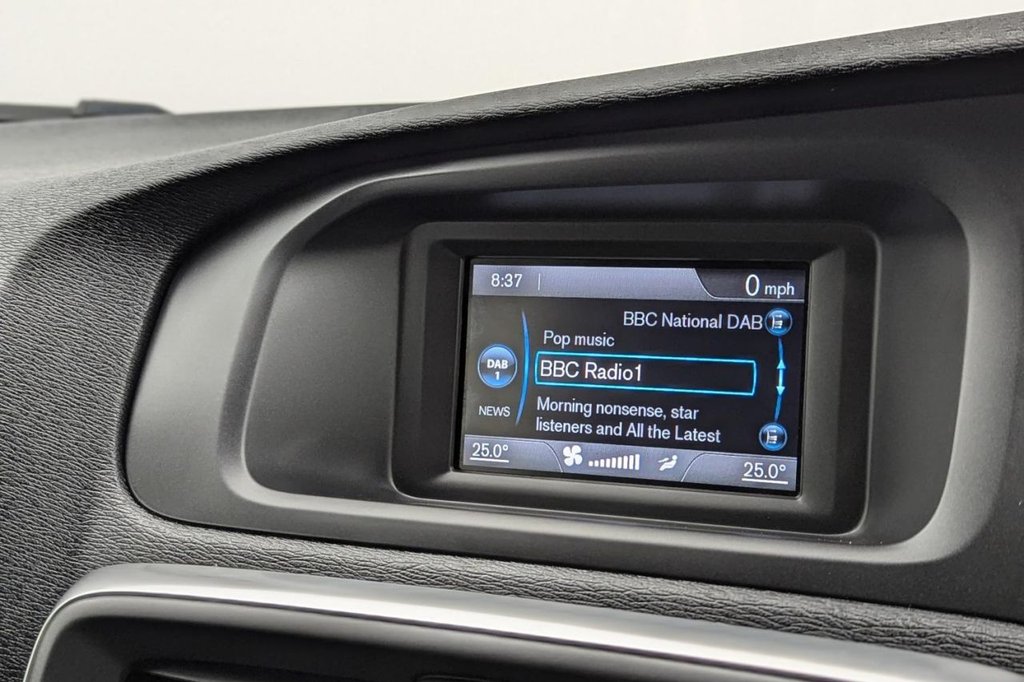 Used Volvo V40 2015 for sale - 77212196: Photo 32