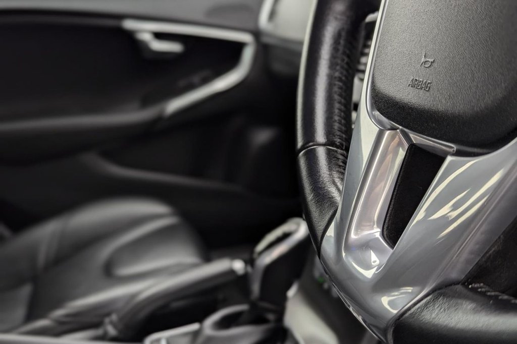 Used Volvo V40 2015 for sale - 77212196: Photo 41