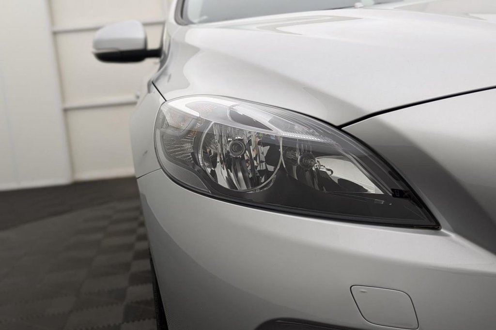 Used Volvo V40 2015 for sale - 77212196: Photo 46