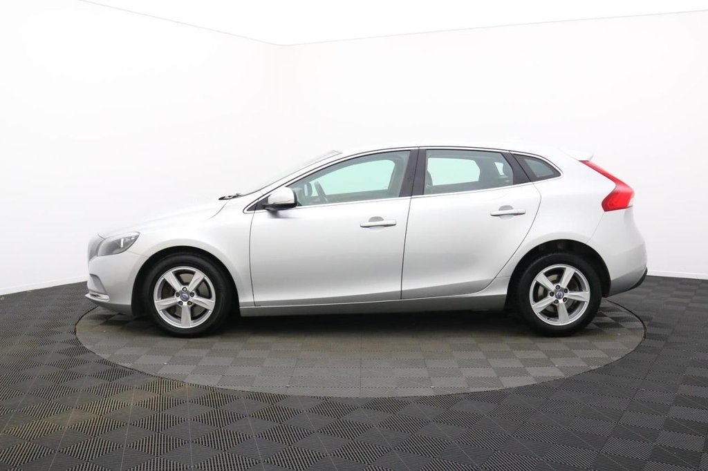 Used Volvo V40 2015 for sale - 77212196: Photo 7