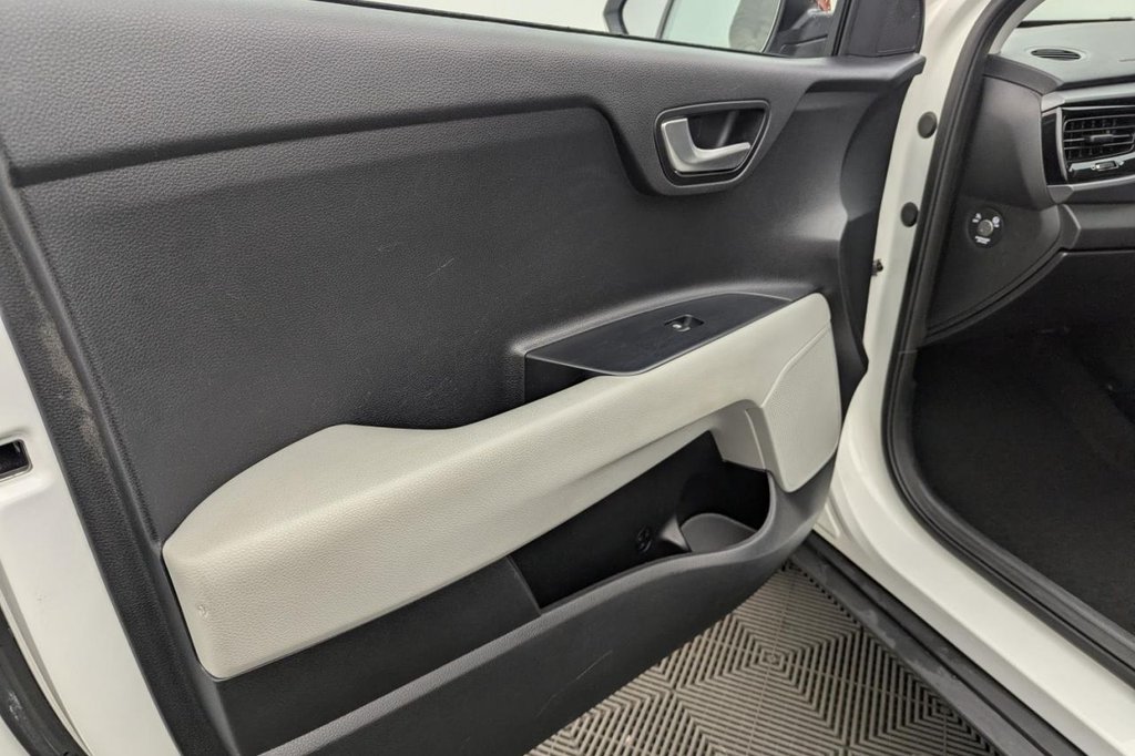 Used Kia Stonic 2019 for sale - 77780611: Photo 28