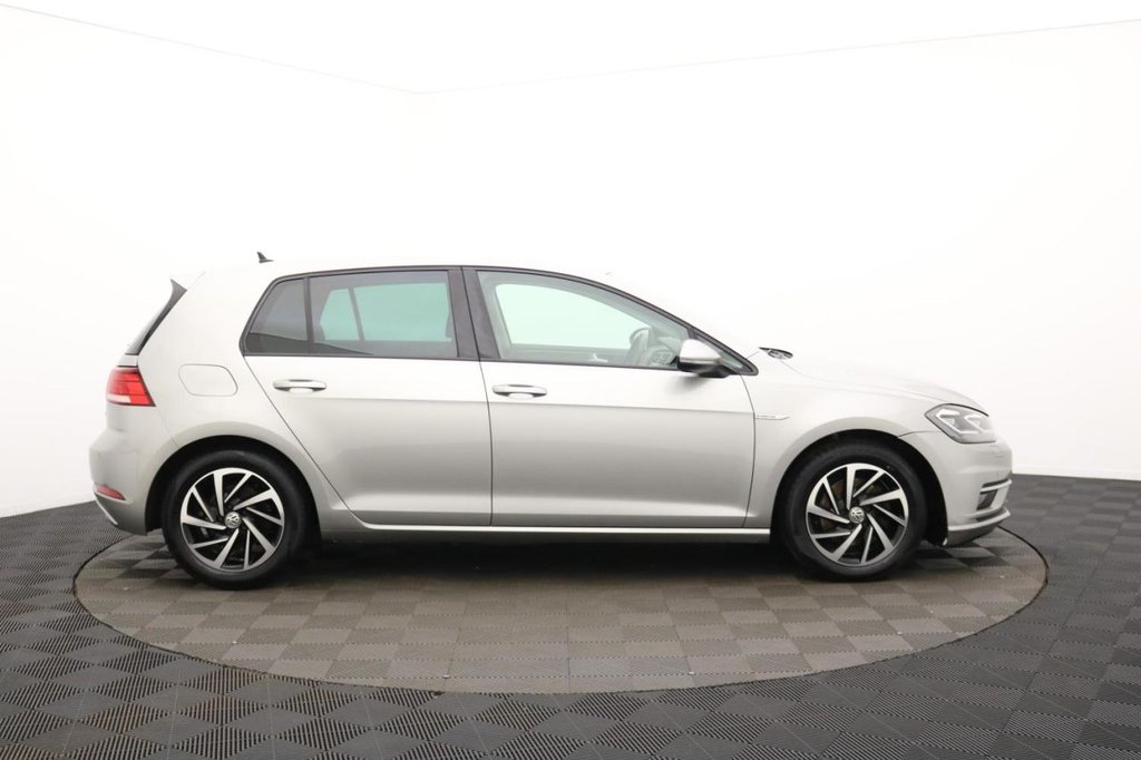 Used Volkswagen Golf 2020 for sale - 77464067: Photo 2