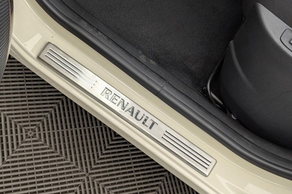 Used Renault Captur 2016 for sale - 77850119: Photo 30