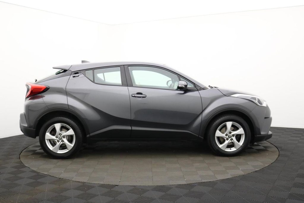 Used Toyota C-HR 2018 for sale - 78017682: Photo 2