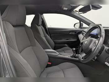 Used Toyota C-HR 2018 for sale - 78017682: Photo