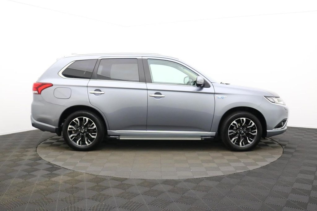 Used Mitsubishi Outlander 2017 for sale - 77212260: Photo 2