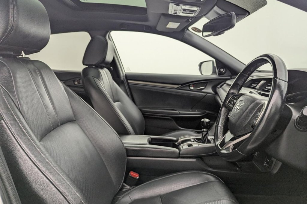 Used Honda Civic 2018 for sale - 77621793: Photo 3