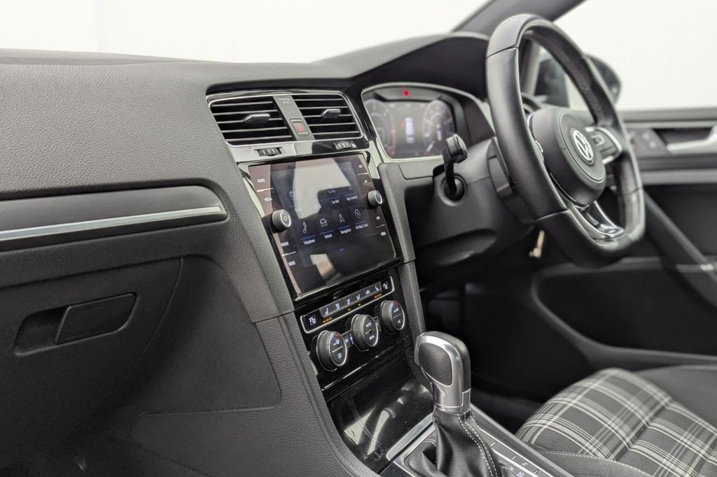 Used Volkswagen Golf 2017 for sale - 77212278: Photo 24