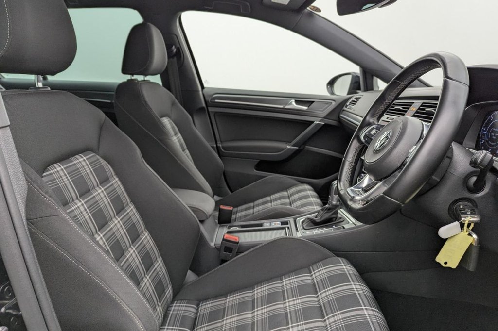 Used Volkswagen Golf 2017 for sale - 77212278: Photo 3