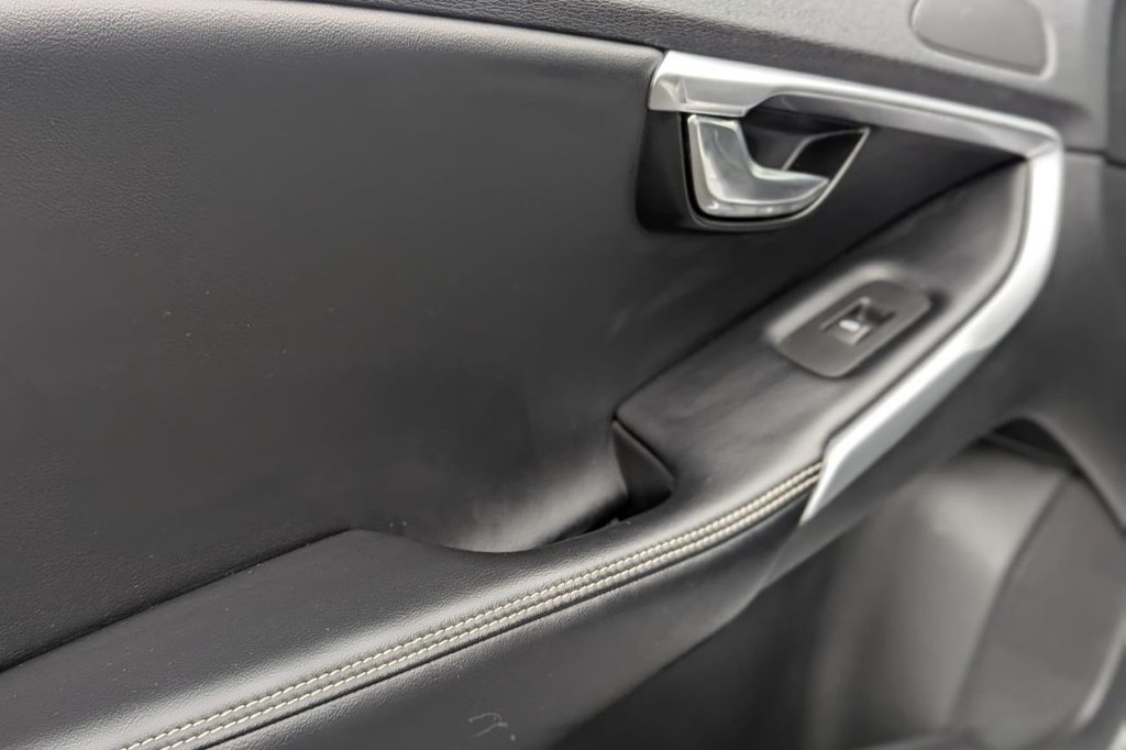 Used Volvo V40 2018 for sale - 77667591: Photo 31