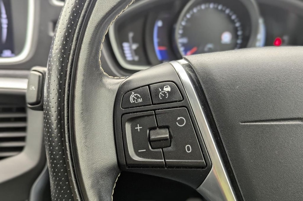 Used Volvo V40 2018 for sale - 77667591: Photo 34