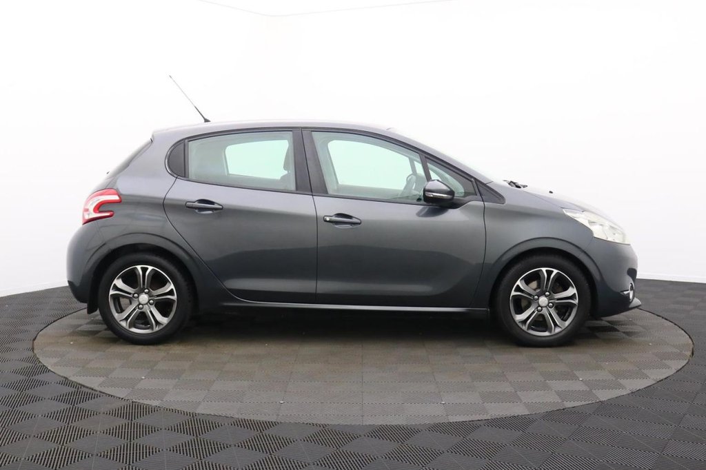 Used Peugeot 208 2012 for sale - 77212277: Photo 2