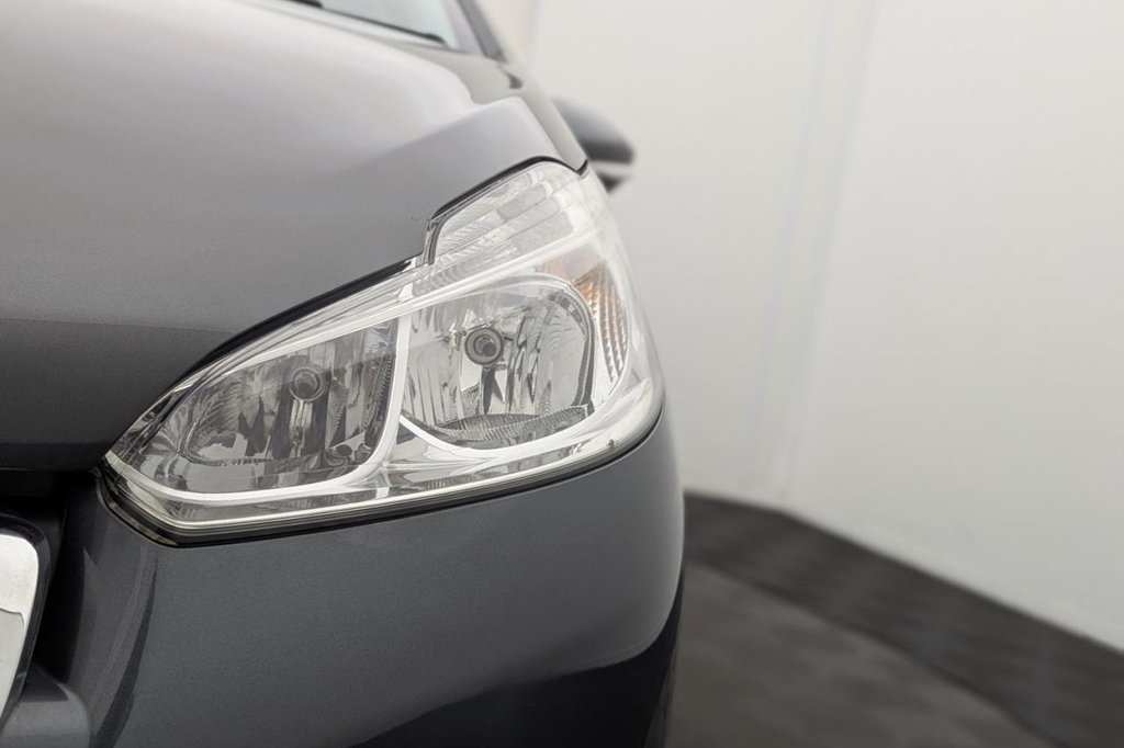 Used Peugeot 208 2012 for sale - 77212277: Photo 41