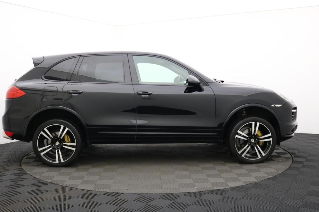 Used Porsche Cayenne 2011 for sale - 77288000: Photo 2