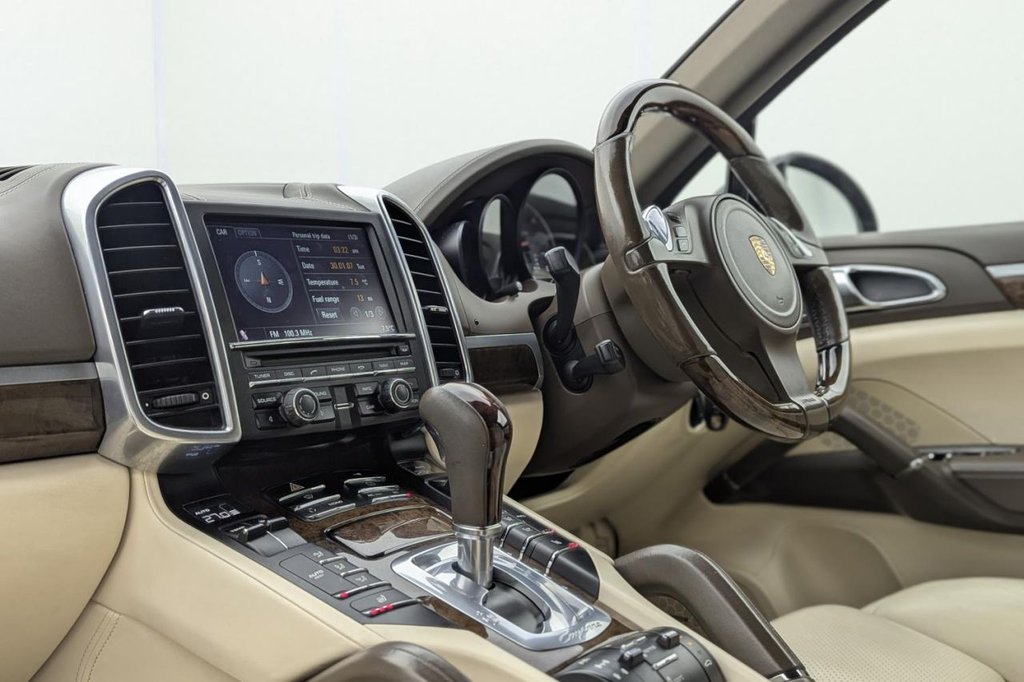 Used Porsche Cayenne 2011 for sale - 77288000: Photo 26