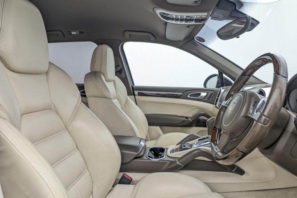 Used Porsche Cayenne 2011 for sale - 77288000: Photo 3
