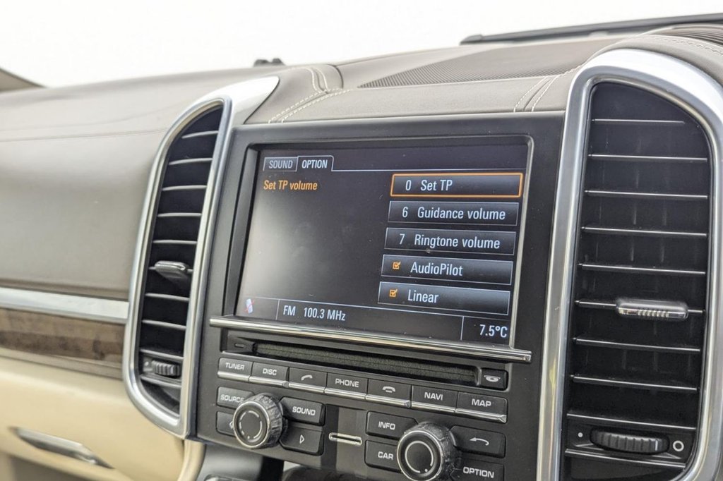 Used Porsche Cayenne 2011 for sale - 77288000: Photo 34